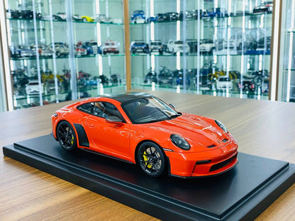 1/18 Resin Spark Models Porsche 911 GT3 mit Touring-Paket - Lavaorange - Limited 500pcs