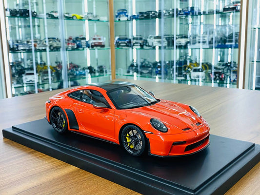 1/18 Resin Spark Models Porsche 911 GT3 mit Touring-Paket - Lavaorange - Limited 500pcs