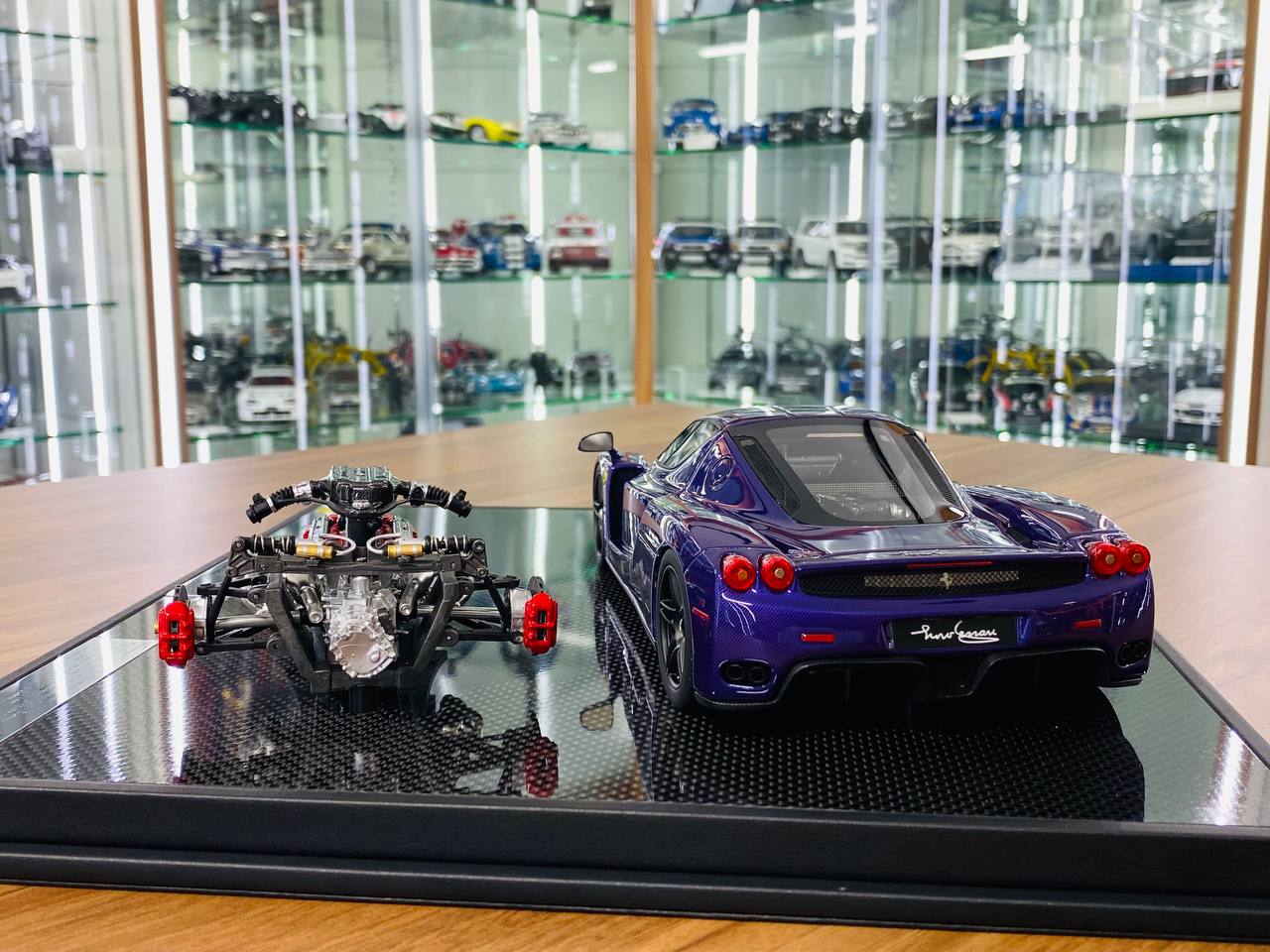 1/18 Resin Model General Models Ferrari Enzo with Engine - Purple Carbon Fiber - Limited 20 Units