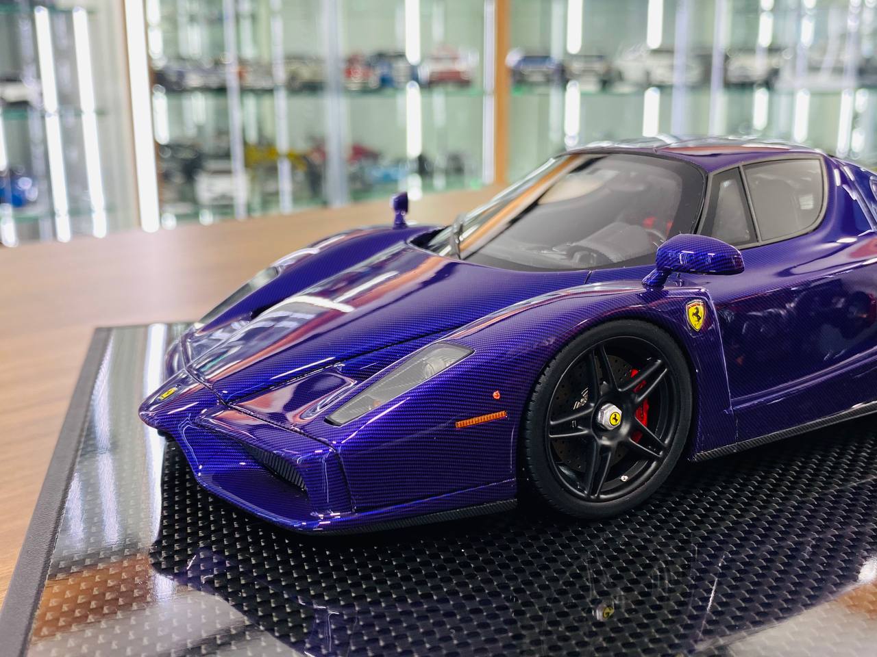 1/18 Resin Model General Models Ferrari Enzo with Engine - Purple Carbon Fiber - Limited 20 Units