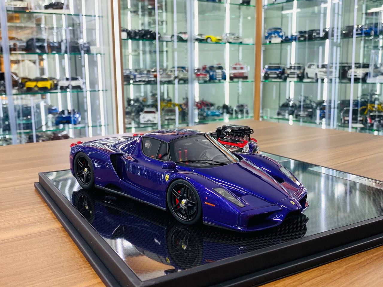 1/18 Resin Model General Models Ferrari Enzo with Engine - Purple Carbon Fiber - Limited 20 Units