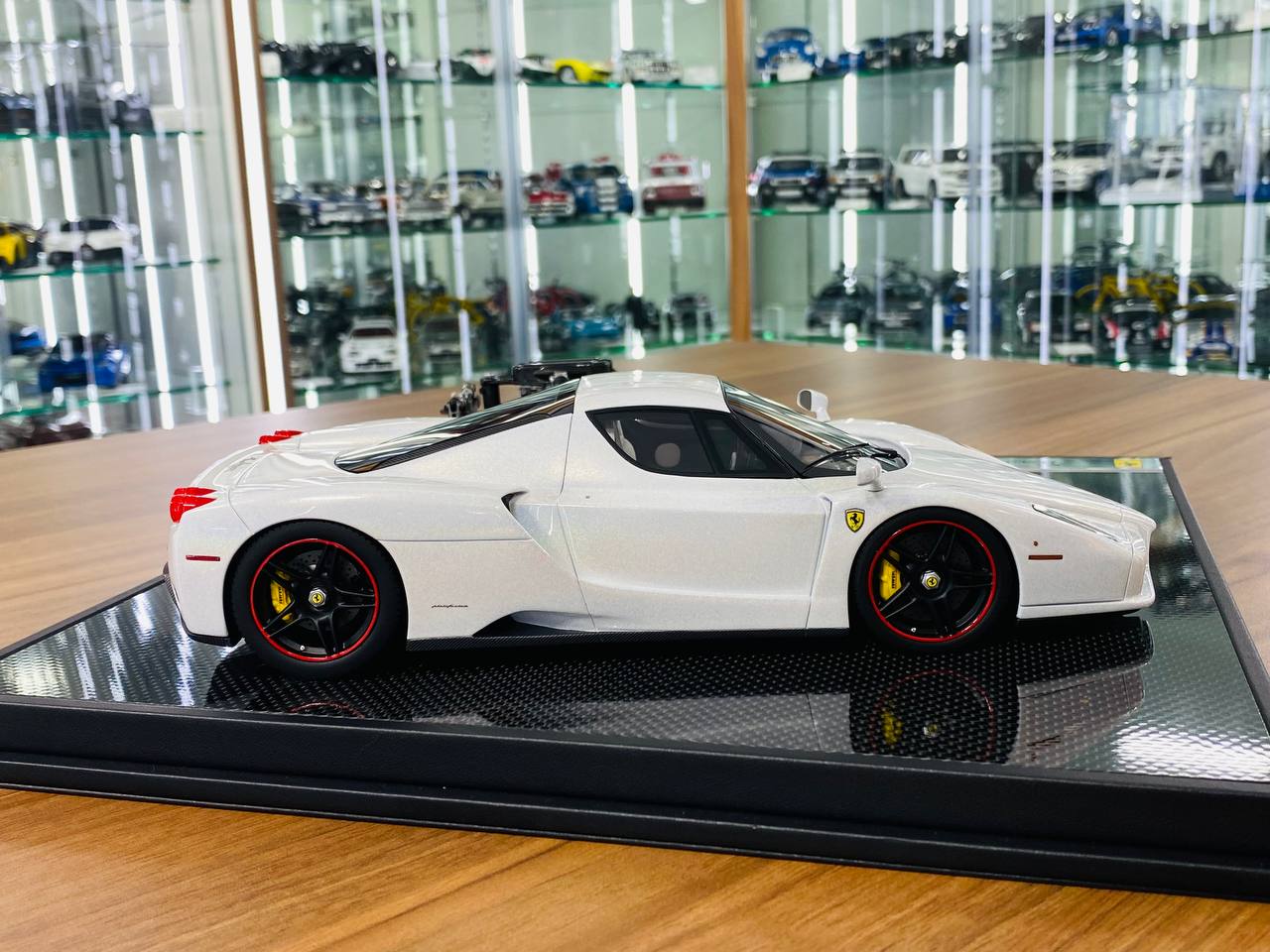 1/18 Resin Model General Models Ferrari Enzo with Engine - Pearl White - Limited 20 Units