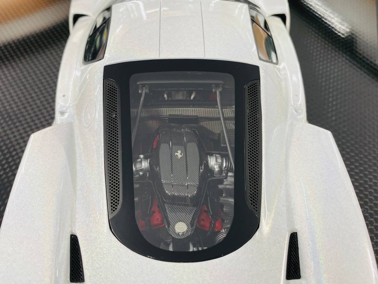 1/18 Resin Model General Models Ferrari Enzo with Engine - Pearl White - Limited 20 Units