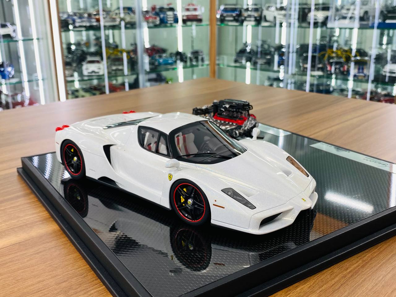 1/18 Resin Model General Models Ferrari Enzo with Engine - Pearl White - Limited 20 Units