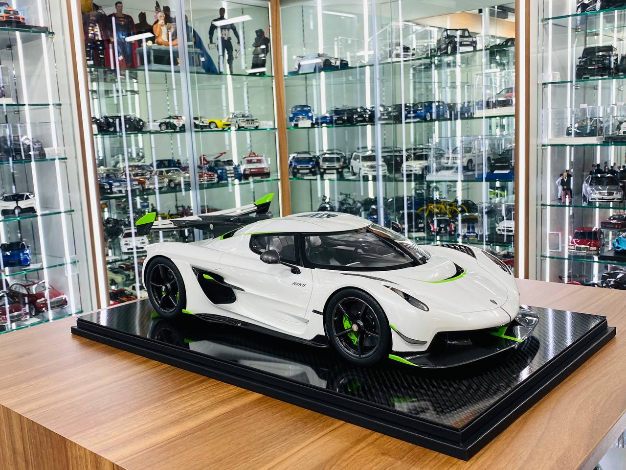 1/8 Resin Model FrontiArt Koenigsegg Jesko - Crystal White - Limited 100 pcs