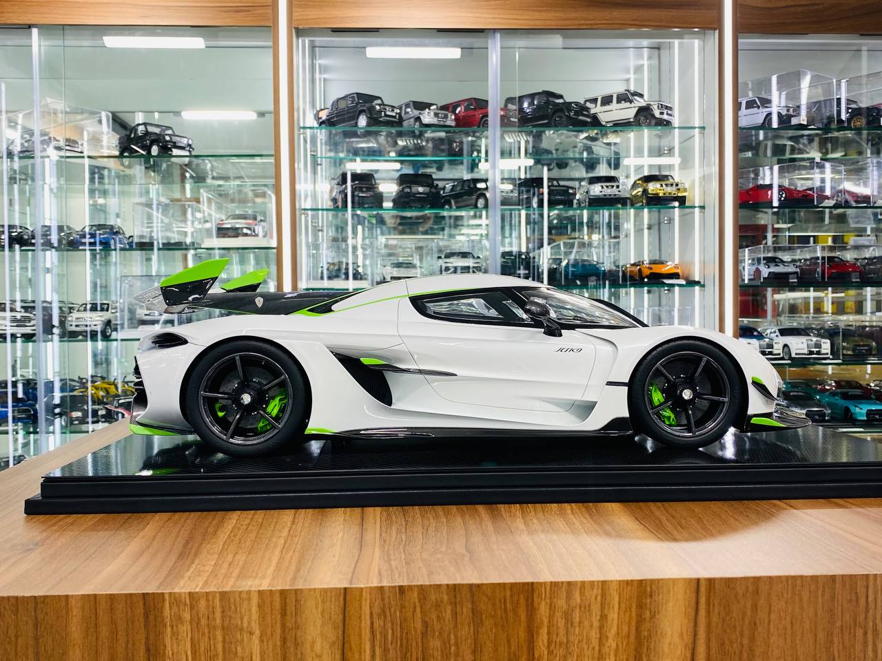 1/8 Resin Model FrontiArt Koenigsegg Jesko - Crystal White - Limited 100 pcs