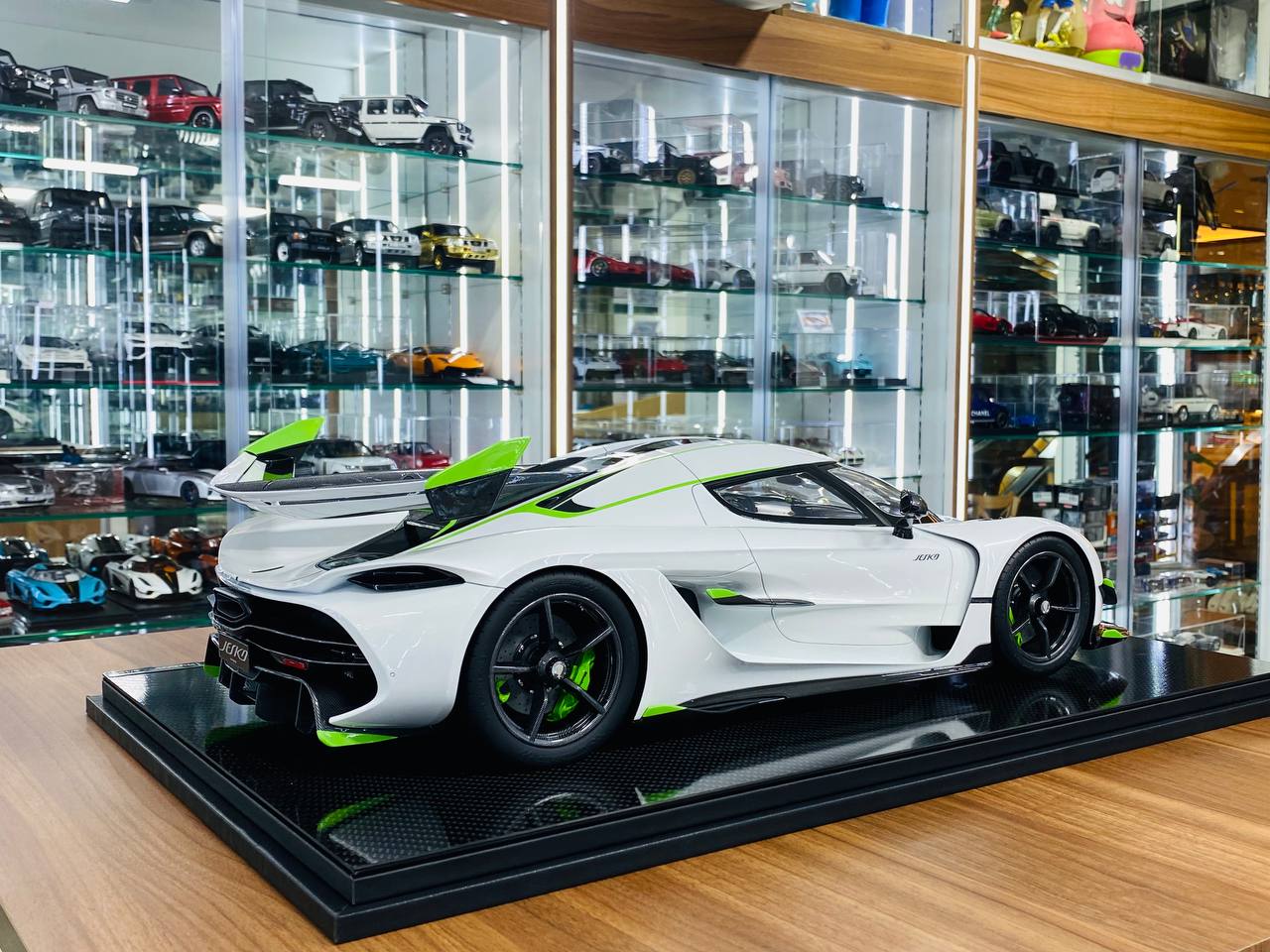 1/8 Resin Model FrontiArt Koenigsegg Jesko - Crystal White - Limited 100 pcs