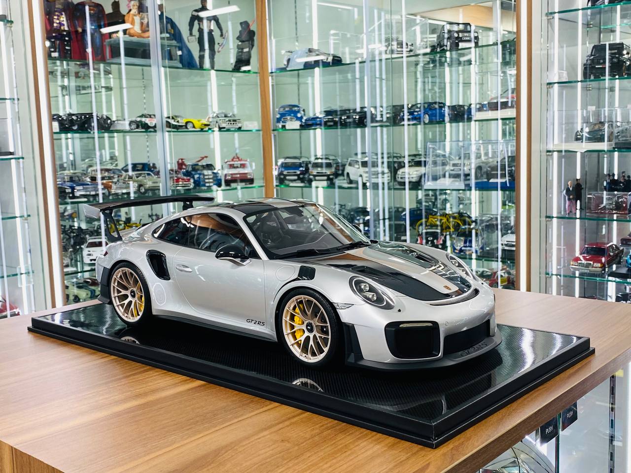 1/8 Resin Model Dino Models Porsche 911 GT2 RS - GT Silver - Limited 20 pcs