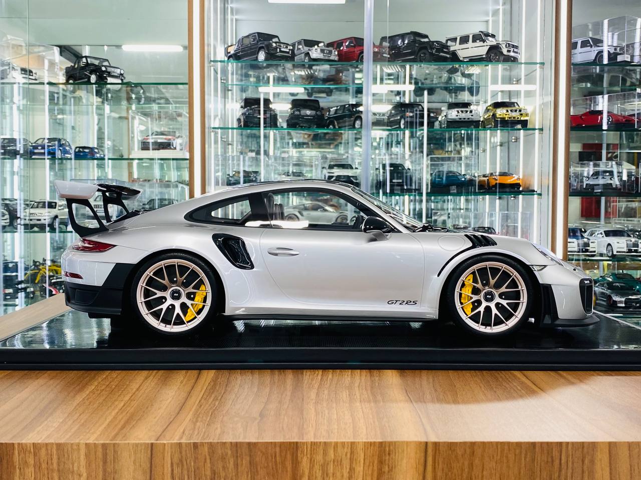 1/8 Resin Model Dino Models Porsche 911 GT2 RS - GT Silver - Limited 20 pcs