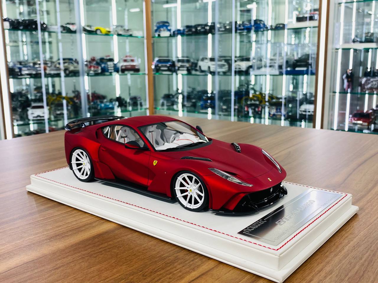 1/18 Resin Model Davis & Giovanni Ferrari 812 N-Largo - Matt Chrome Red / White Interior - 1 of 1