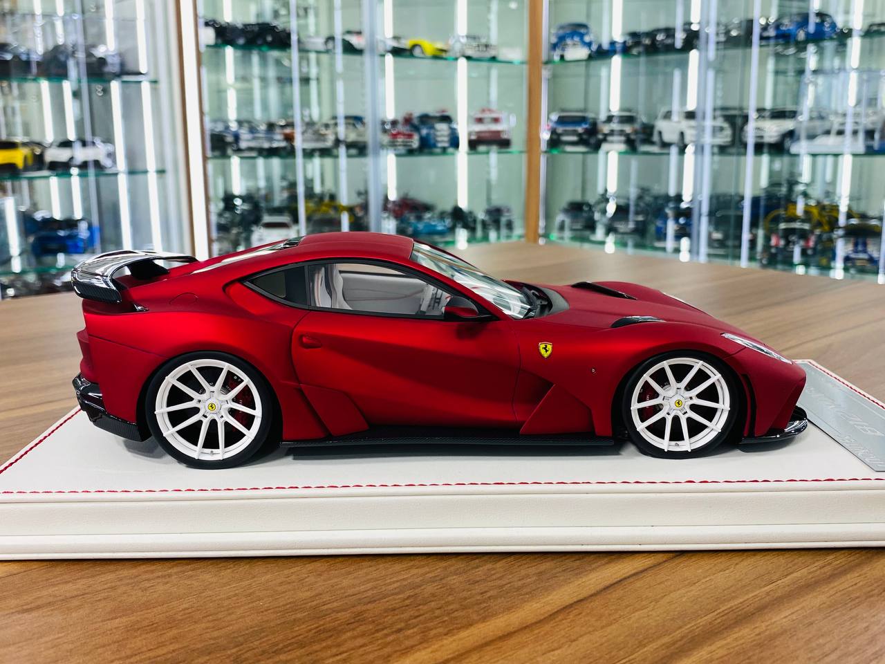 1/18 Resin Model Davis & Giovanni Ferrari 812 N-Largo - Matt Chrome Red / White Interior - 1 of 1