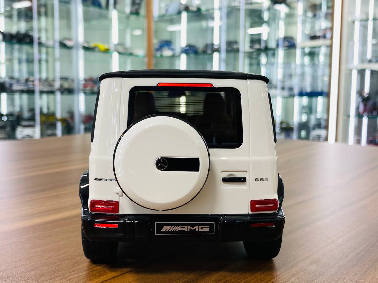 1/18 Mercedes-Benz G-63 White Model Car by GT Spirit