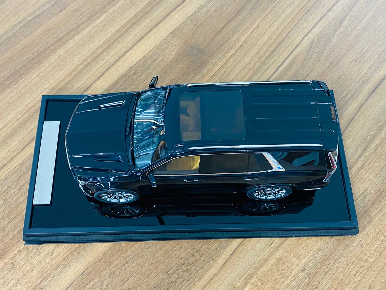 1/18 RESIN Cadillac Escalade Black Motorhelix Scale Model Car