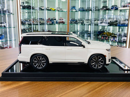 1/18 Resin Cadillac Escalade Sport Platinum 2022 White Model car by Motorhelix