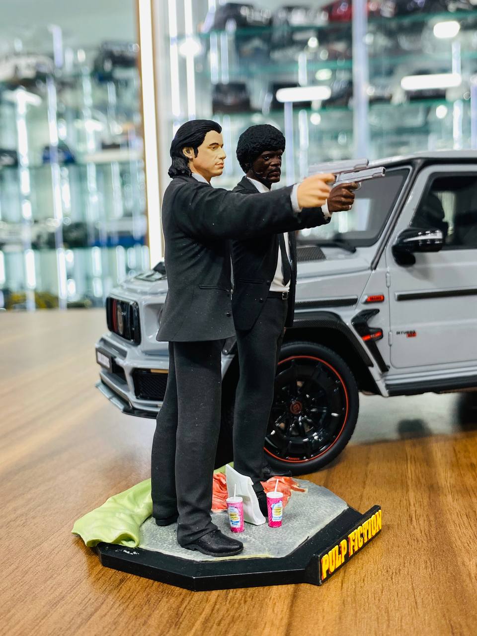 1/18 Scale Figure (Hand Made / Painted) Pulp Fiction Vincent & Kerr ( base )