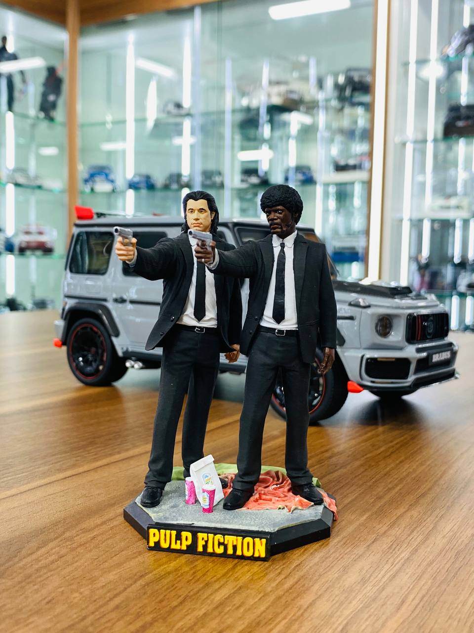 1/18 Scale Figure (Hand Made / Painted) Pulp Fiction Vincent & Kerr ( base )