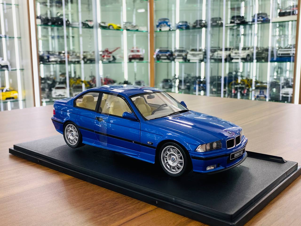 1/18 Diecast Solido BMW M3 E36 Coupe 1990 Blue (Doors Opening)