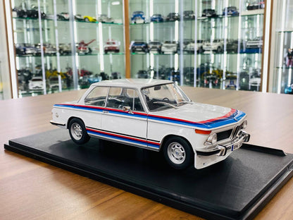 1/18 Diecast Solido BMW 2002 Tii in White (doors opening)