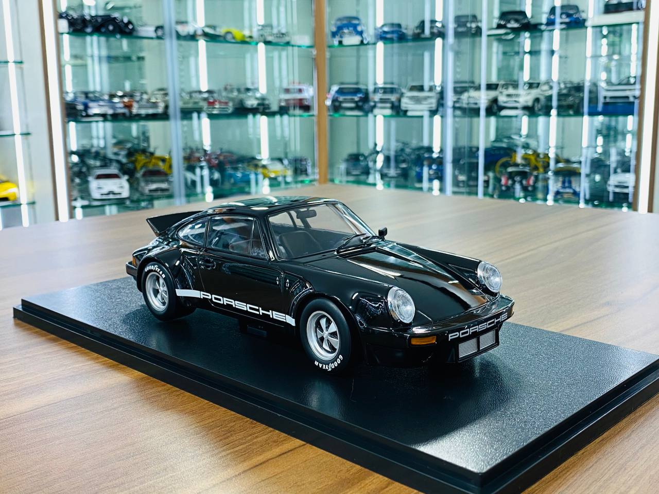 1/18 Resin Werk83 Porsche 911 Carrera RSR 3.0 Black