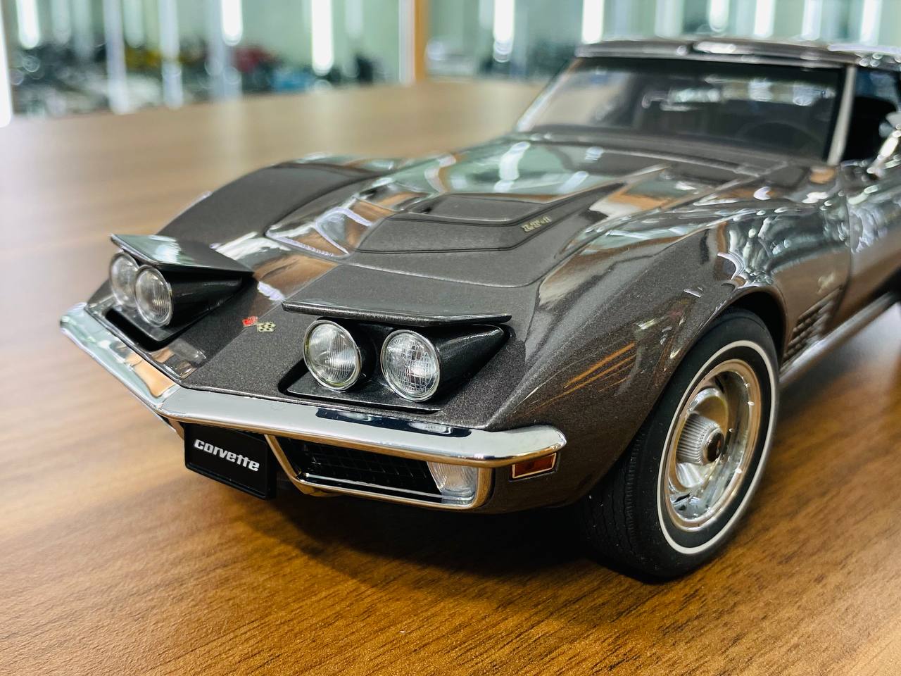 1/18 Diecast - AUTOart Chevrolet Corvette Stingray 1970 in Laguna Gray Metallic, Limited to 6000 Pieces