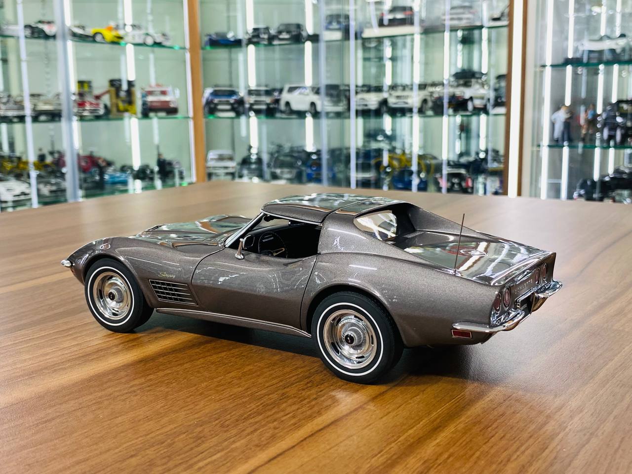 1/18 Diecast - AUTOart Chevrolet Corvette Stingray 1970 in Laguna Gray Metallic, Limited to 6000 Pieces