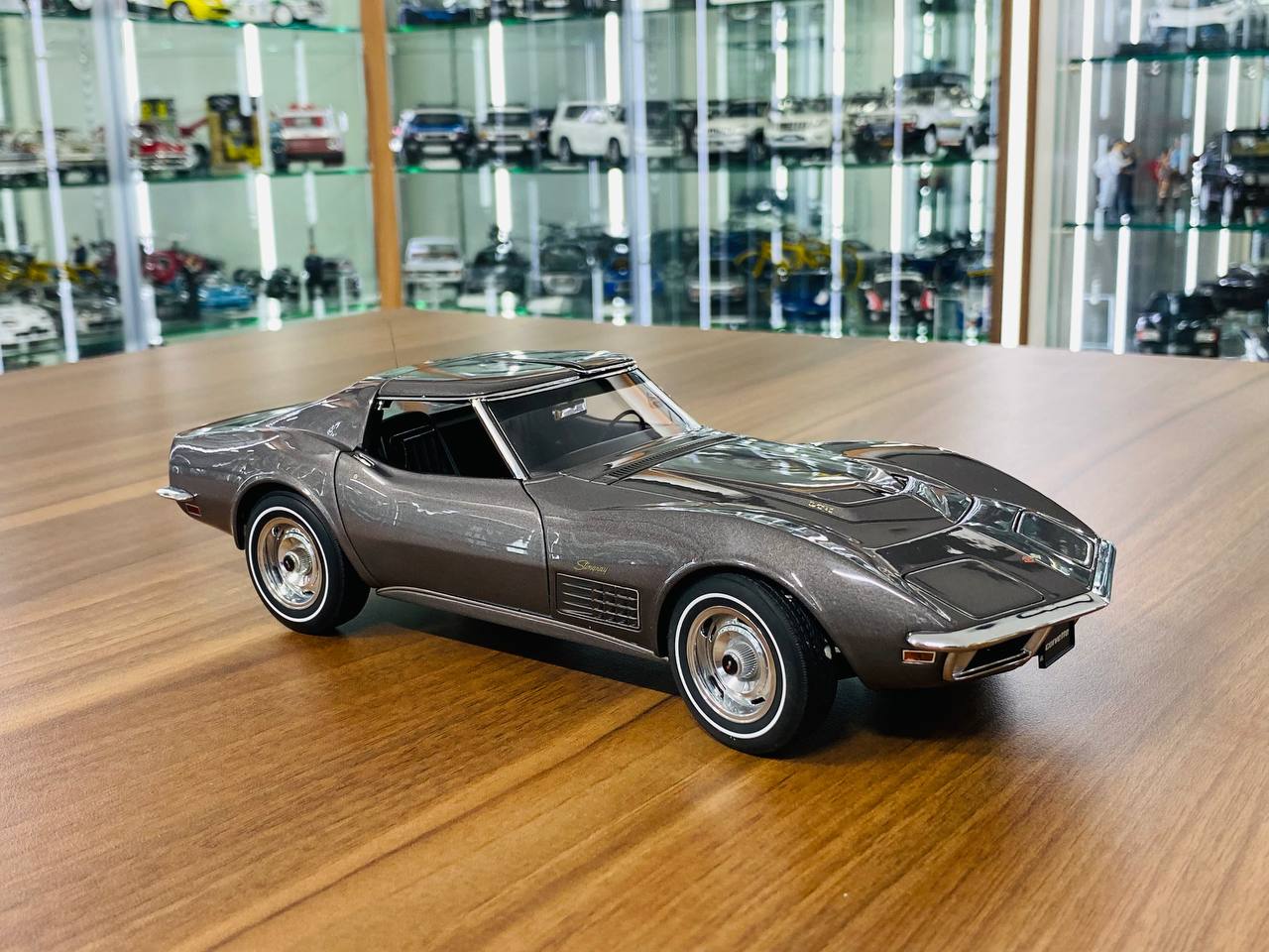 1/18 Diecast - AUTOart Chevrolet Corvette Stingray 1970 in Laguna Gray Metallic, Limited to 6000 Pieces