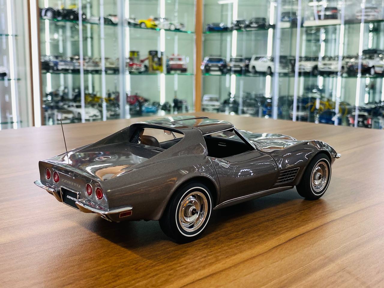 1/18 Diecast - AUTOart Chevrolet Corvette Stingray 1970 in Laguna Gray Metallic, Limited to 6000 Pieces