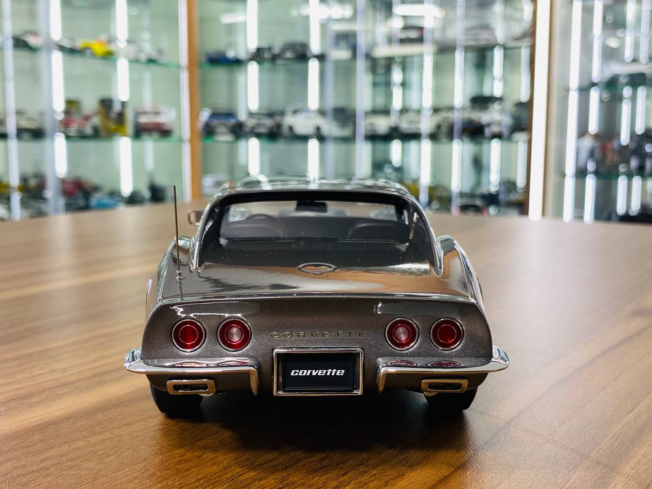 1/18 Diecast - AUTOart Chevrolet Corvette Stingray 1970 in Laguna Gray Metallic, Limited to 6000 Pieces