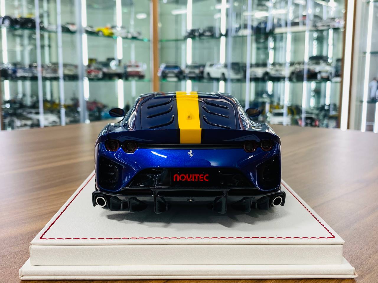 1/18 Resin Davis & Giovanni Ferrari 812 Competizione Novitec in Metallic Dark Blue - Limited Edition