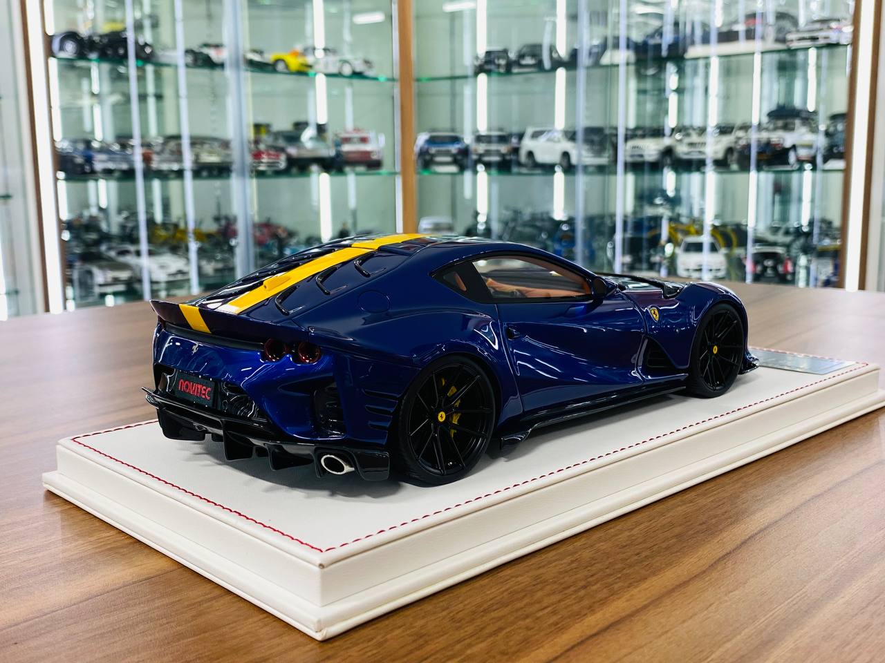 1/18 Resin Davis & Giovanni Ferrari 812 Competizione Novitec in Metallic Dark Blue - Limited Edition