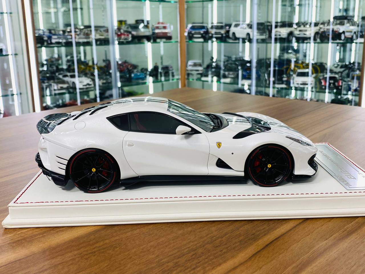 1/18 Resin Davis & Giovanni Ferrari 812 Competizione Novitec in Pearl White - Limited Edition