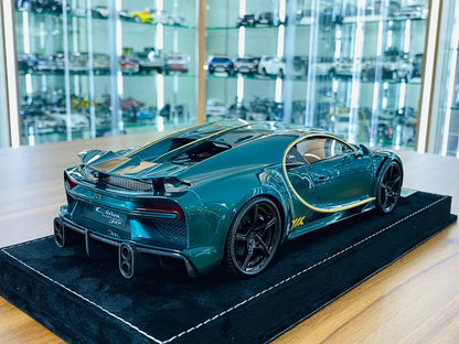 1/18 Resin H&H Bugatti Chiron Super Sport 300+ in Artemis/Gold - Limited Edition