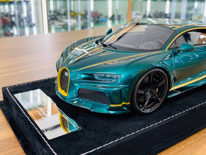 1/18 Resin H&H Bugatti Chiron Super Sport 300+ in Artemis/Gold - Limited Edition