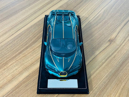 1/18 Resin H&H Bugatti Chiron Super Sport 300+ in Artemis/Gold - Limited Edition