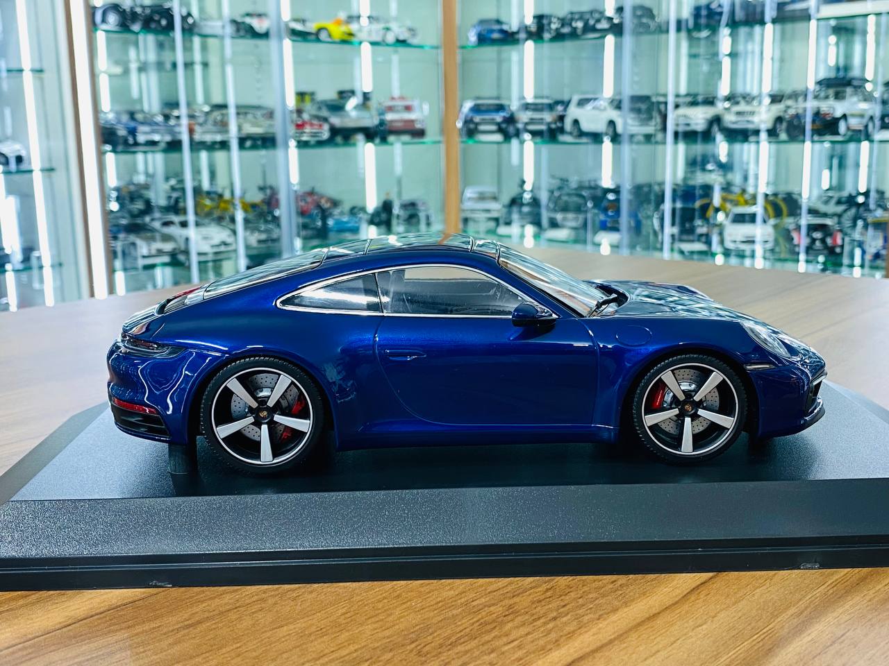 Exclusive Diecast Model - Porsche 911 Carrera 4S 2019 | Metallic Blue Limited Edition