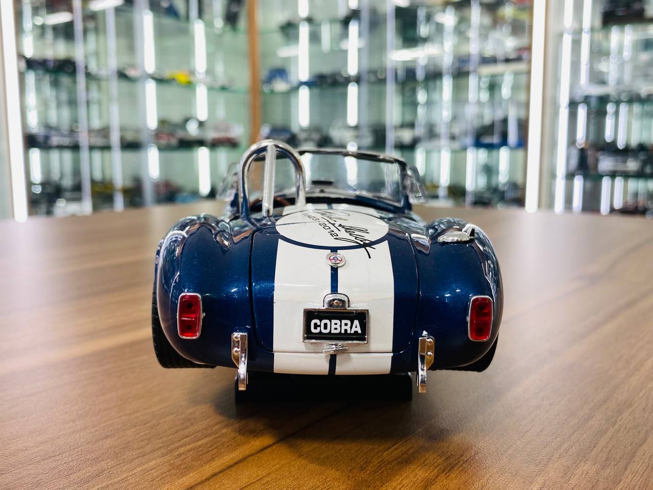 1/18 Metal Diecast - Shelby Collectibles Shelby Cobra 427 S/C (Blue/White Stripes)