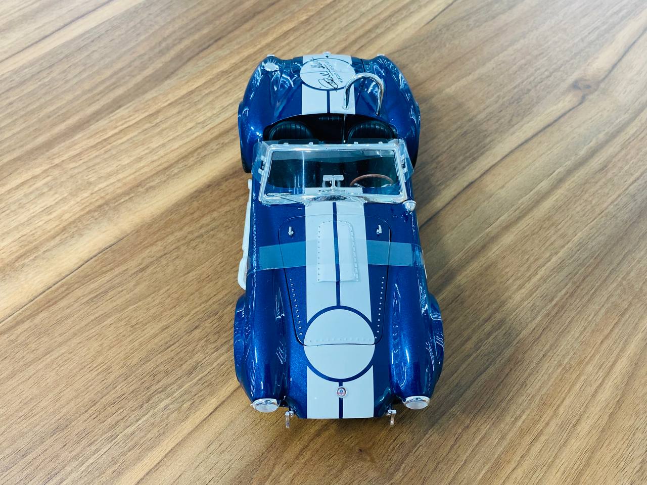 1/18 Metal Diecast - Shelby Collectibles Shelby Cobra 427 S/C (Blue/White Stripes)