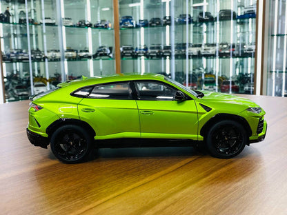 1/18 Diecast Lamborghini Urus Green Autoart Scale Model Car