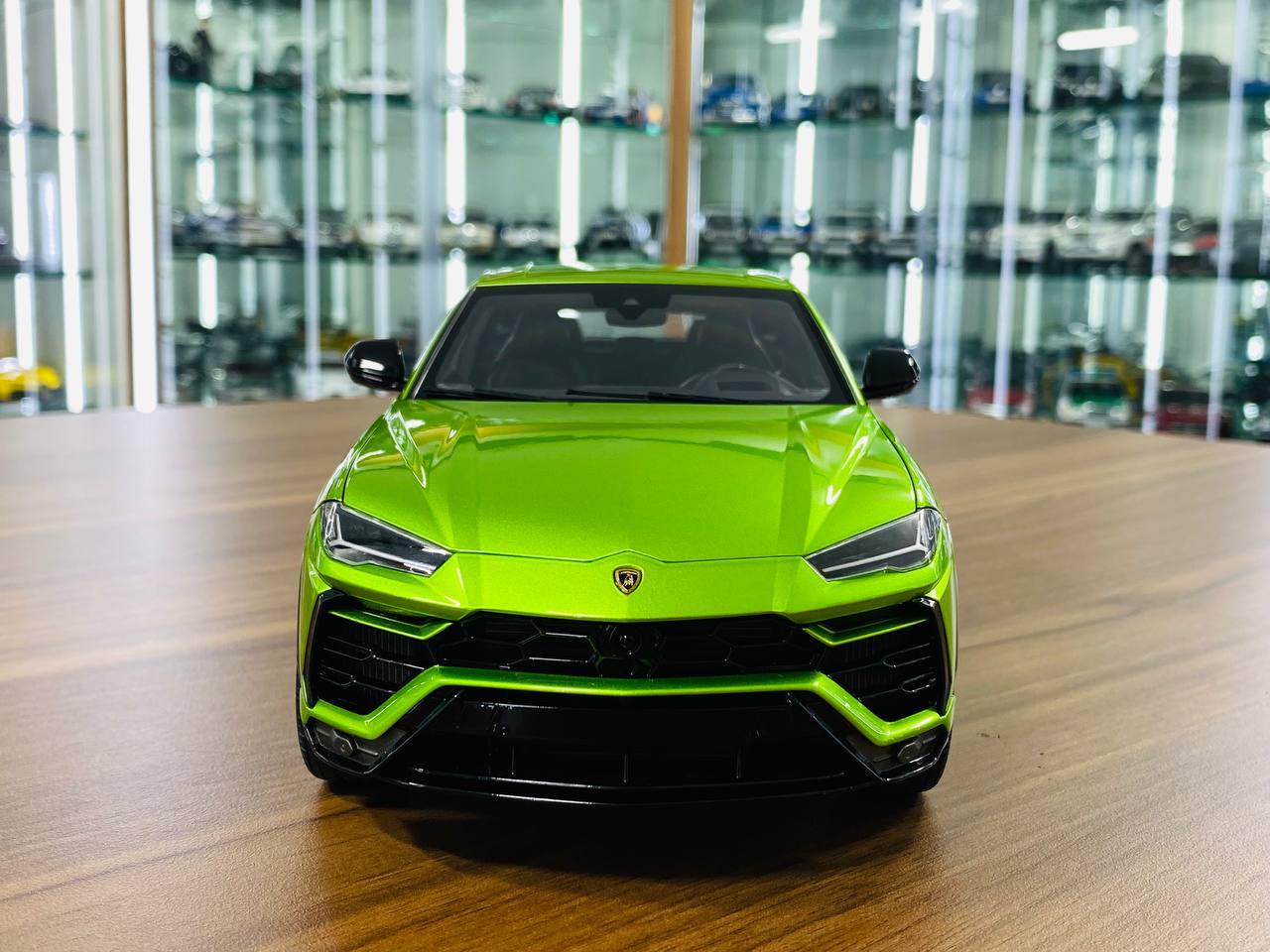 1/18 Diecast Lamborghini Urus Green Autoart Scale Model Car