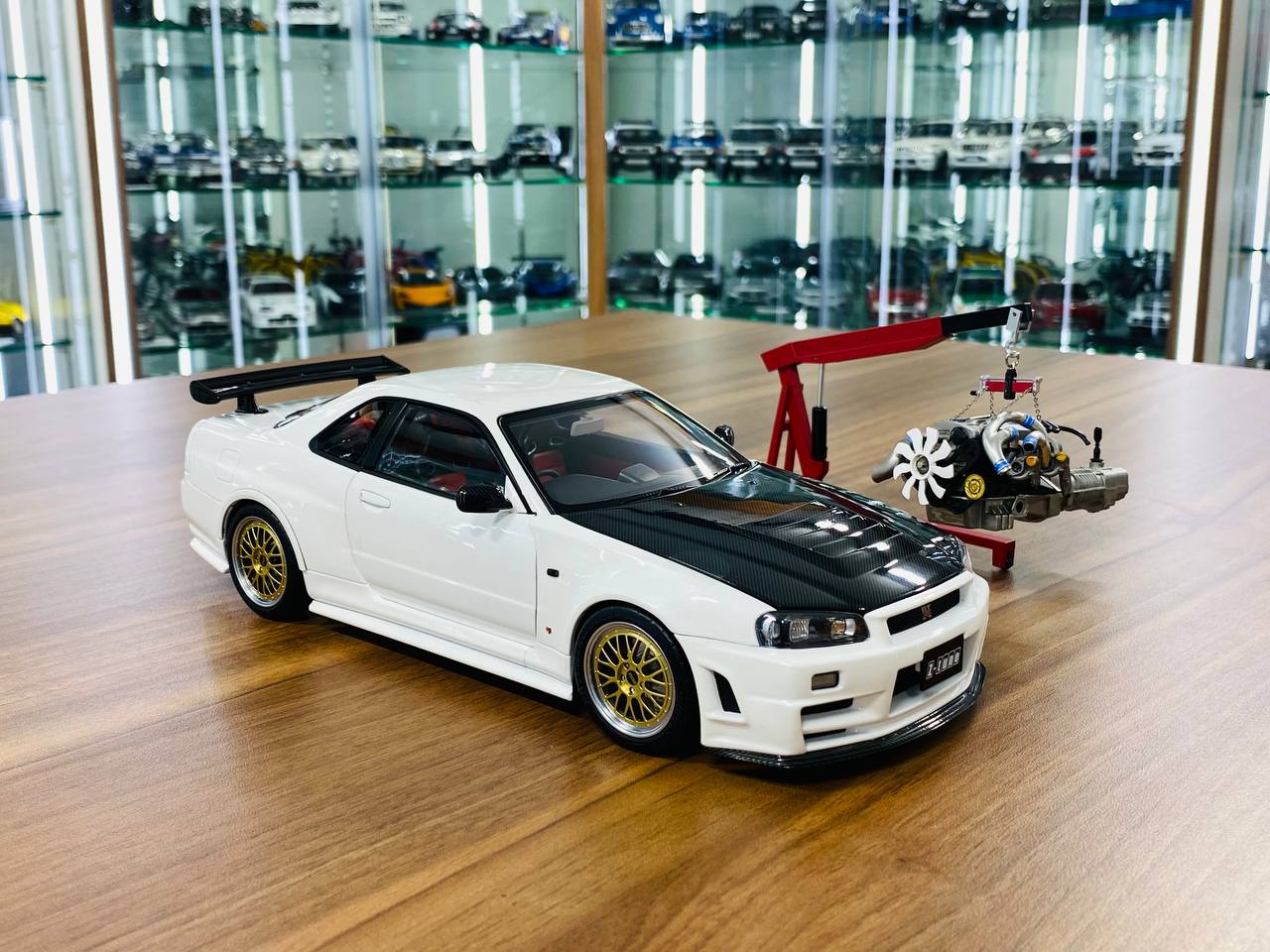 1/18 Diecast Nissan Skyline GT-R R34 Nismo Z-tune White & Carbon MotorHelix