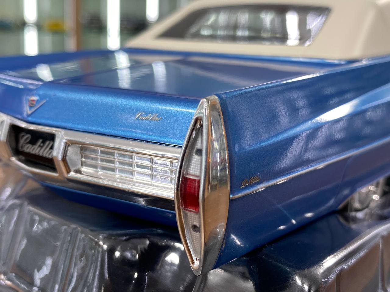 1/18 Diecast Metal Cadillac DeVille 1967 by KKScale in Blue