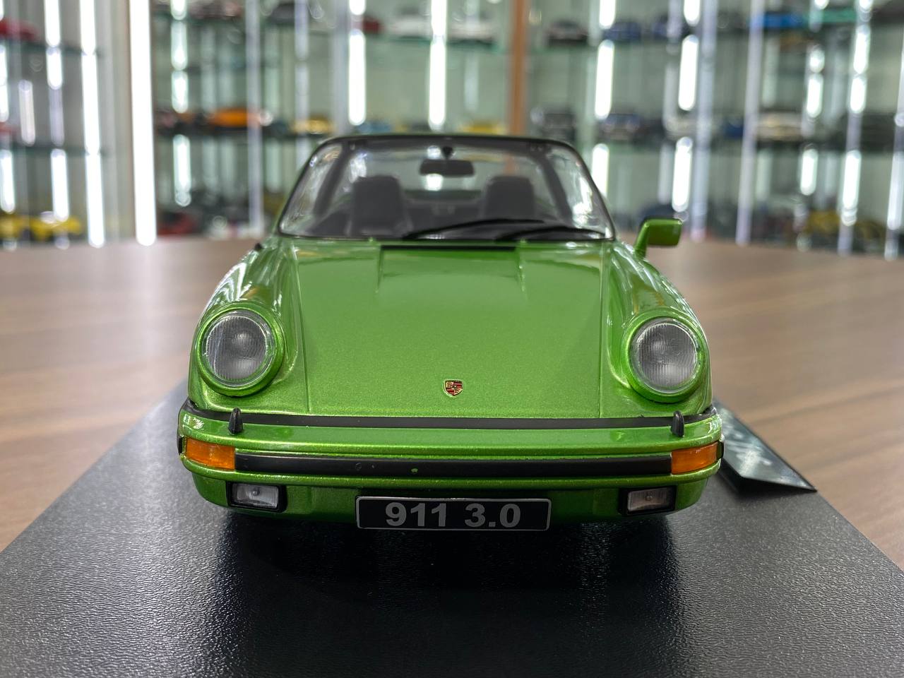 1/18 Diecast Metal Porsche 911 SC Targa (1977) Green by KKScale