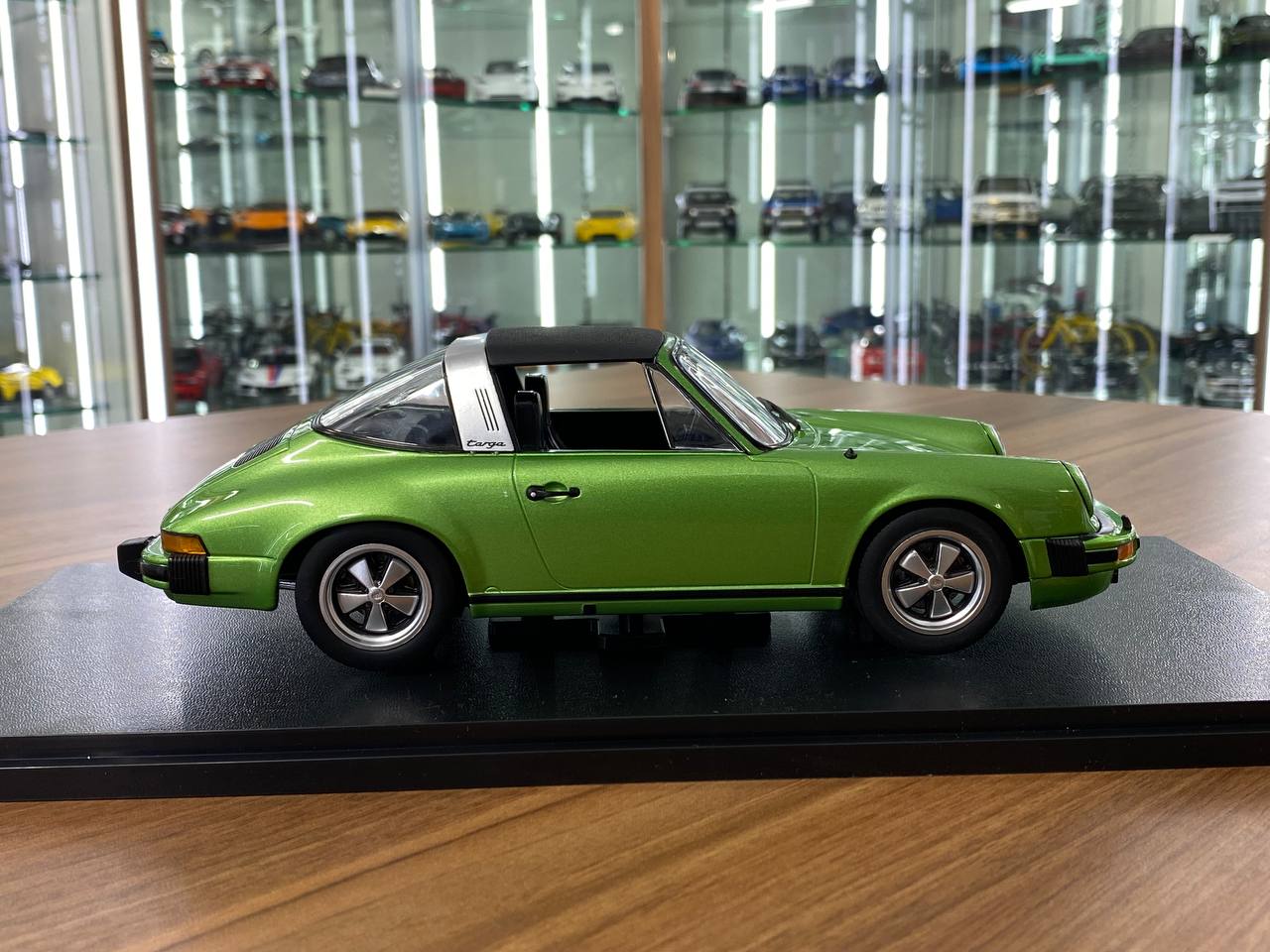 1/18 Diecast Metal Porsche 911 SC Targa (1977) Green by KKScale