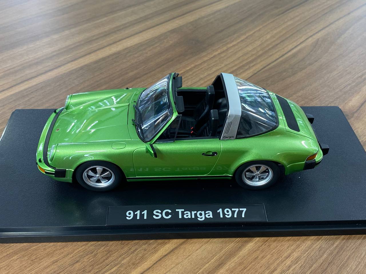 1/18 Diecast Metal Porsche 911 SC Targa (1977) Green by KKScale