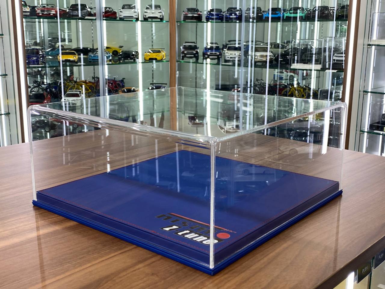 1/18 Acrylic Display Case Blue Leather Base [NISMO Z-tune Custom Print]