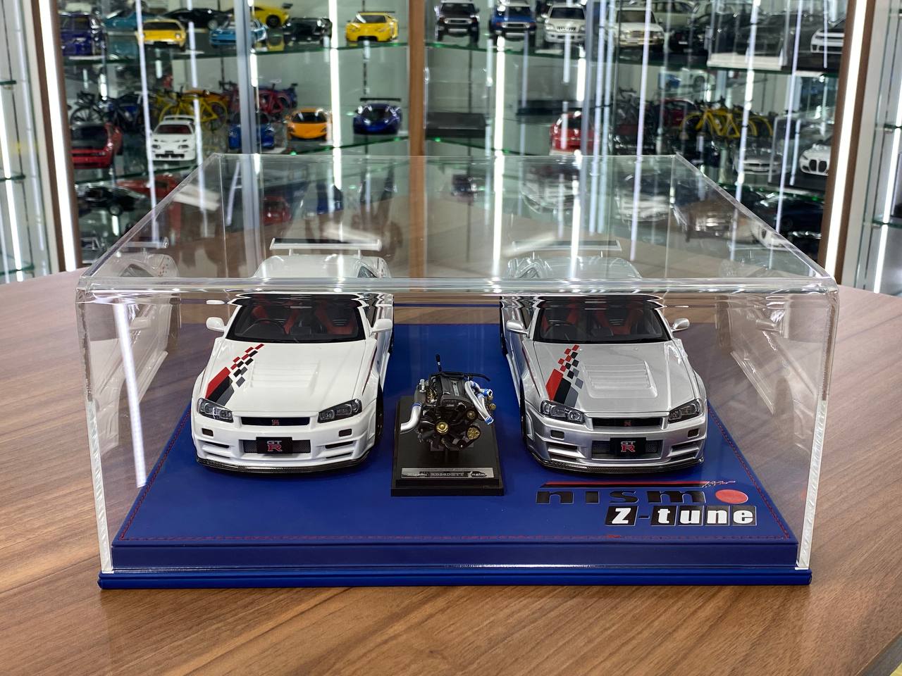 1/18 Acrylic Display Case Blue Leather Base [NISMO Z-tune Custom Print]