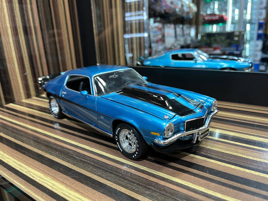 Auto World Chevrolet Camaro 1971 - 1/18 Diecast Model, All Opening - Blue|Sold in Dturman.com Dubai UAE.