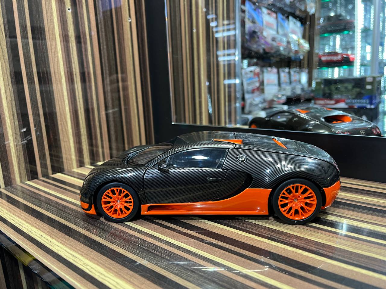 AutoArt Bugatti Veyron 16.4 Super Sport - 1/18 Diecast Model,Black Carbon/Orange sold in Dturman.com Dubai UAE.