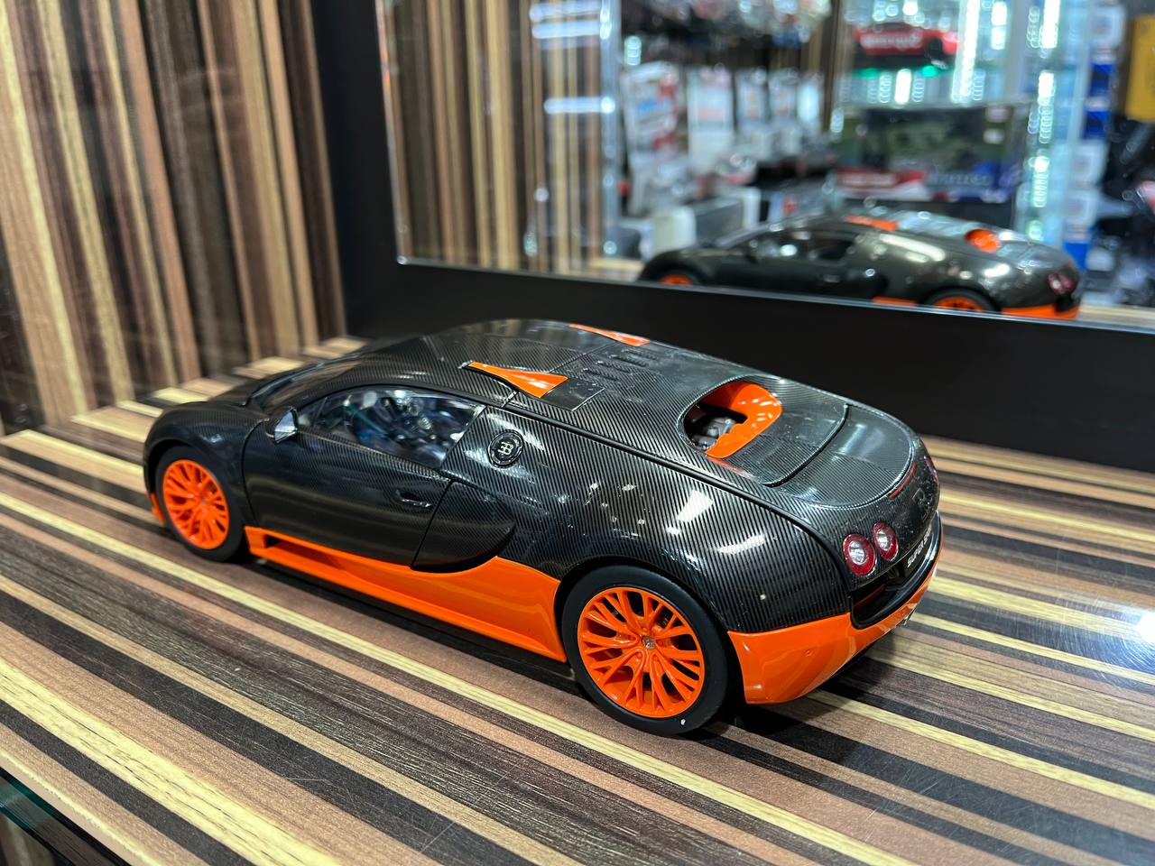 AutoArt Bugatti Veyron 16.4 Super Sport - 1/18 Diecast Model,Black Carbon/Orange sold in Dturman.com Dubai UAE.