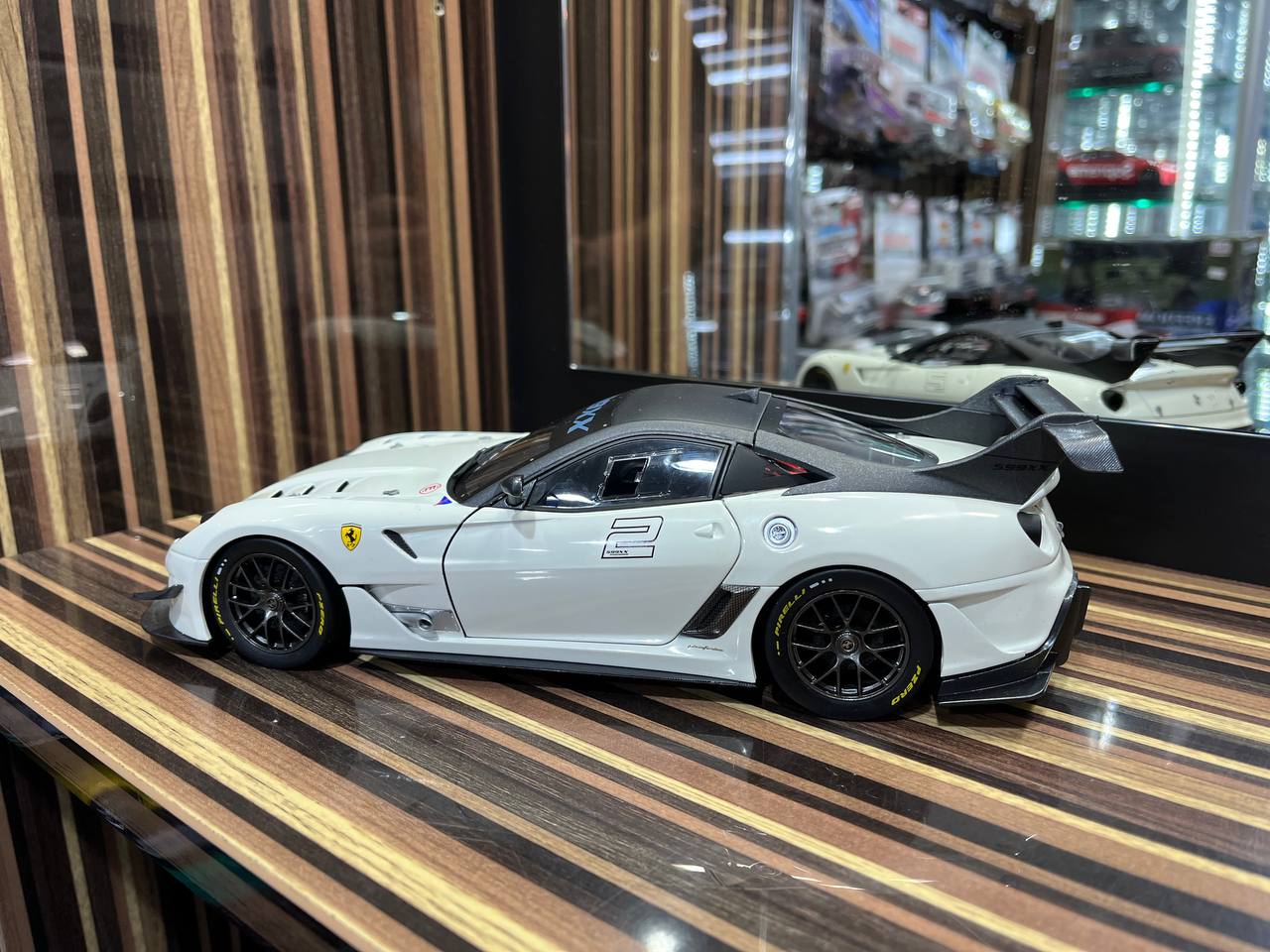 Hot Wheels Elite Ferrari 599XX Evo - 1/18 Diecast Model, All Opening - White/Black